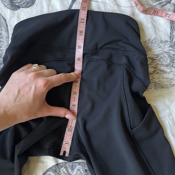 US4 Lululemon tight gym pants activewear, inseam 17” - excellent condition - Picture 12 of 12
